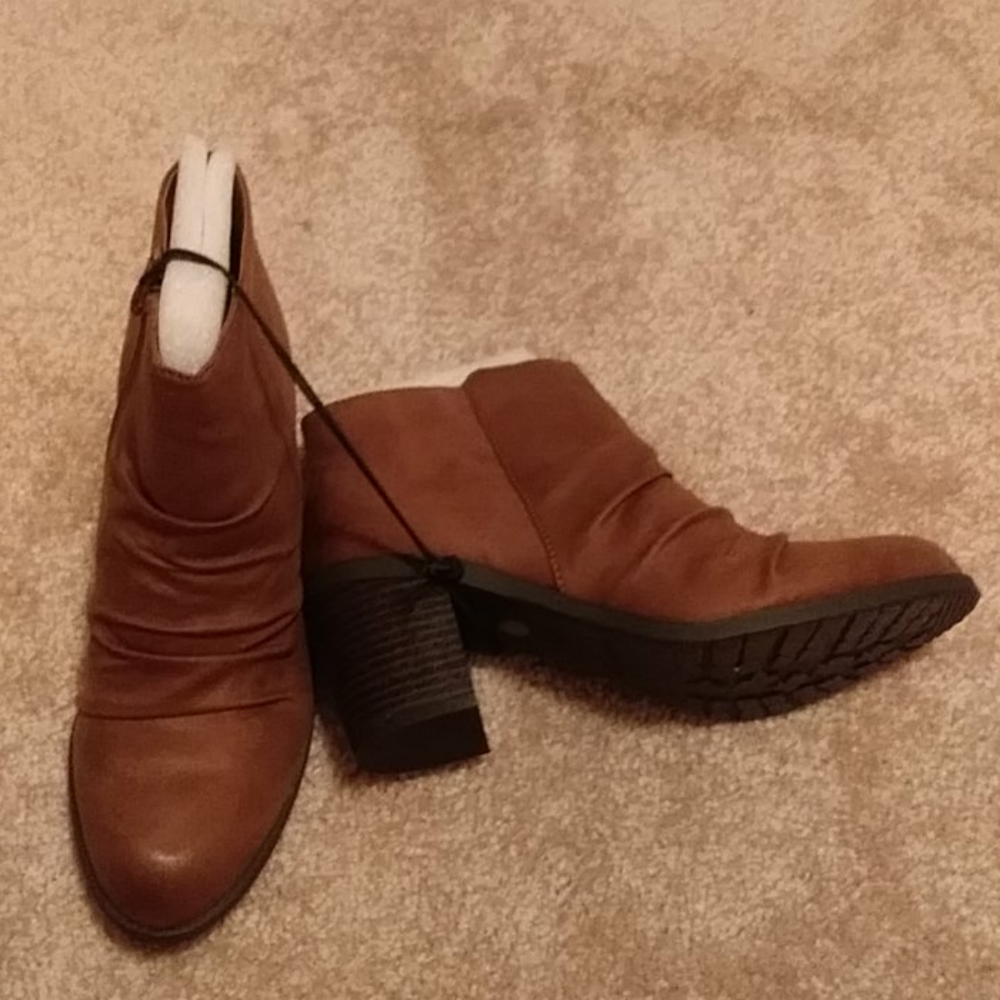 Shoe - Picture 7 of 8